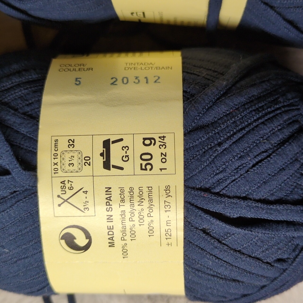 Katia Buffalo Yarn Lot - 12 skeins Navy and 1 skein White - Picture 4 of 5